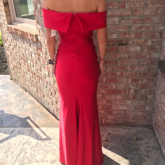 ❤️ BRAND NEW ❤️ Red Off the Shoulder Formal Dress - Picture 2 of 3